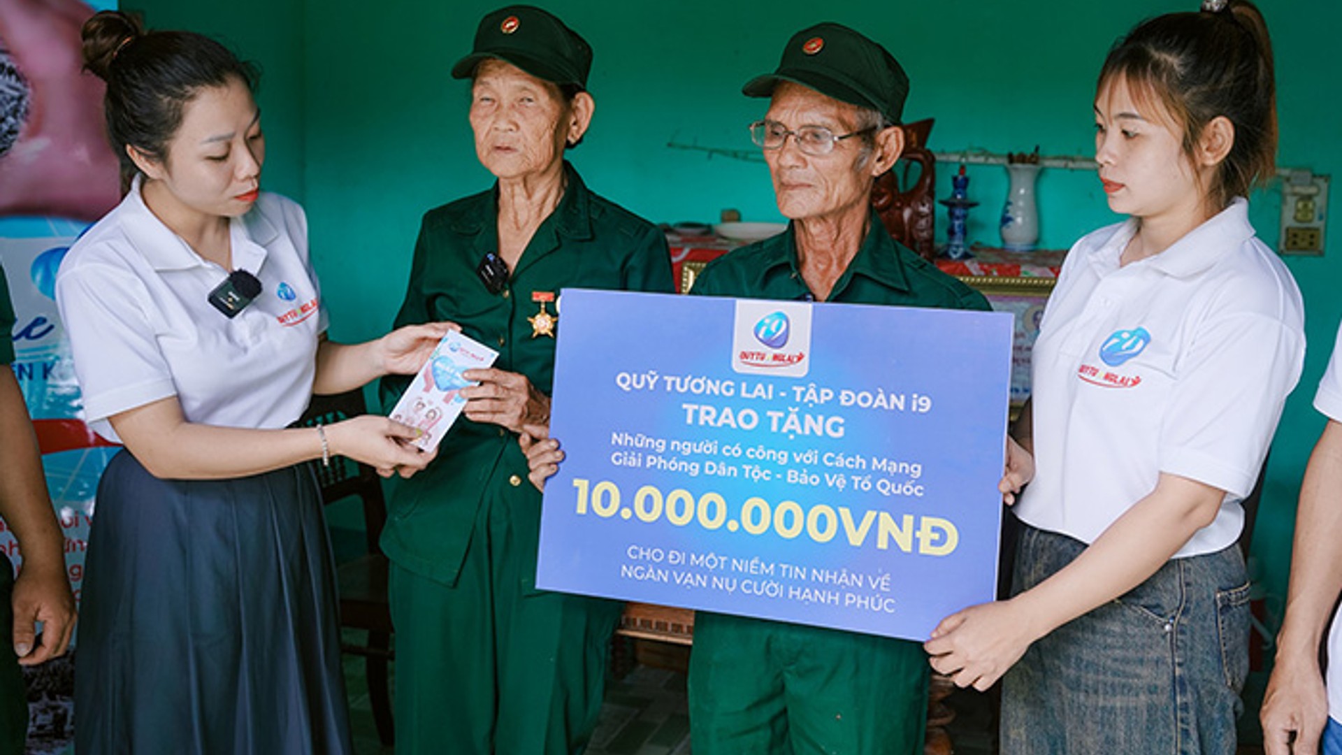 Hình ảnh hỗ trợ khách hàng ku3933 chuyên nghiệp