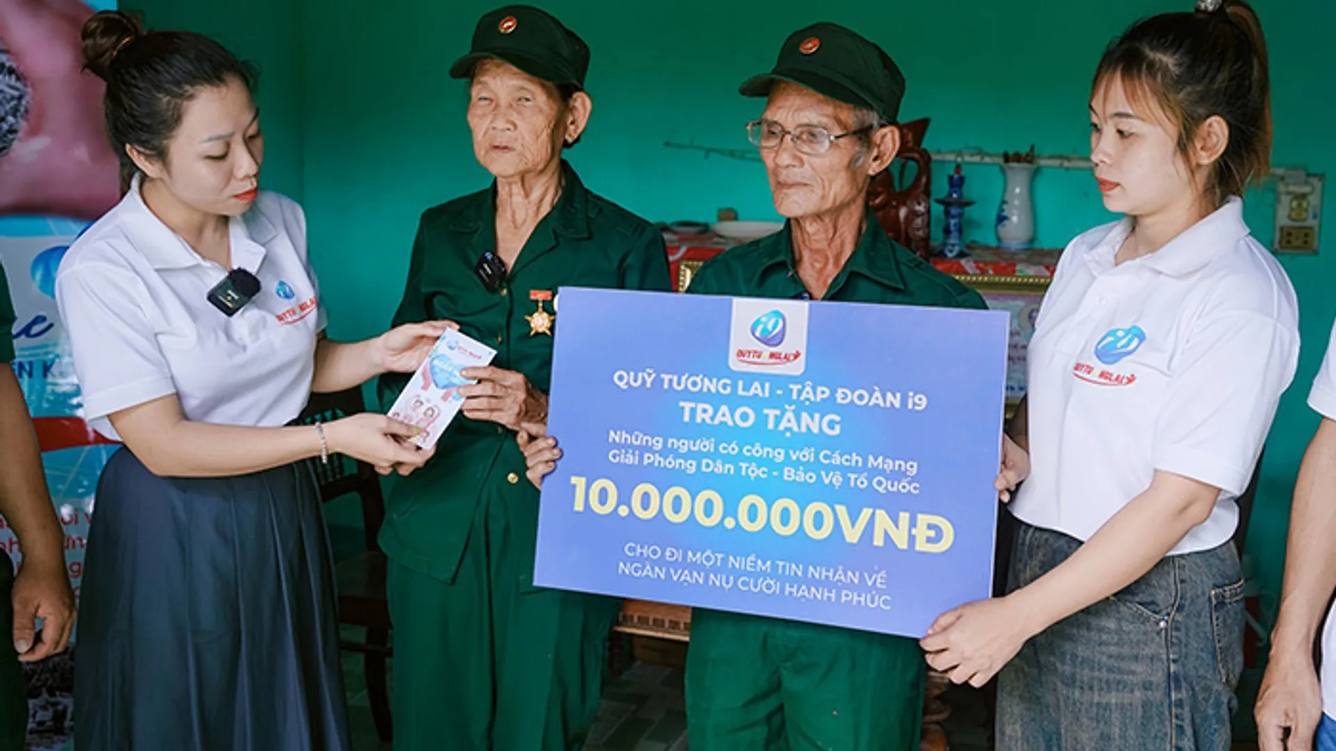 Hình ảnh hỗ trợ khách hàng ku3933 chuyên nghiệp